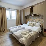 Cozy Studio Retreat - Quiet, Premium Stay