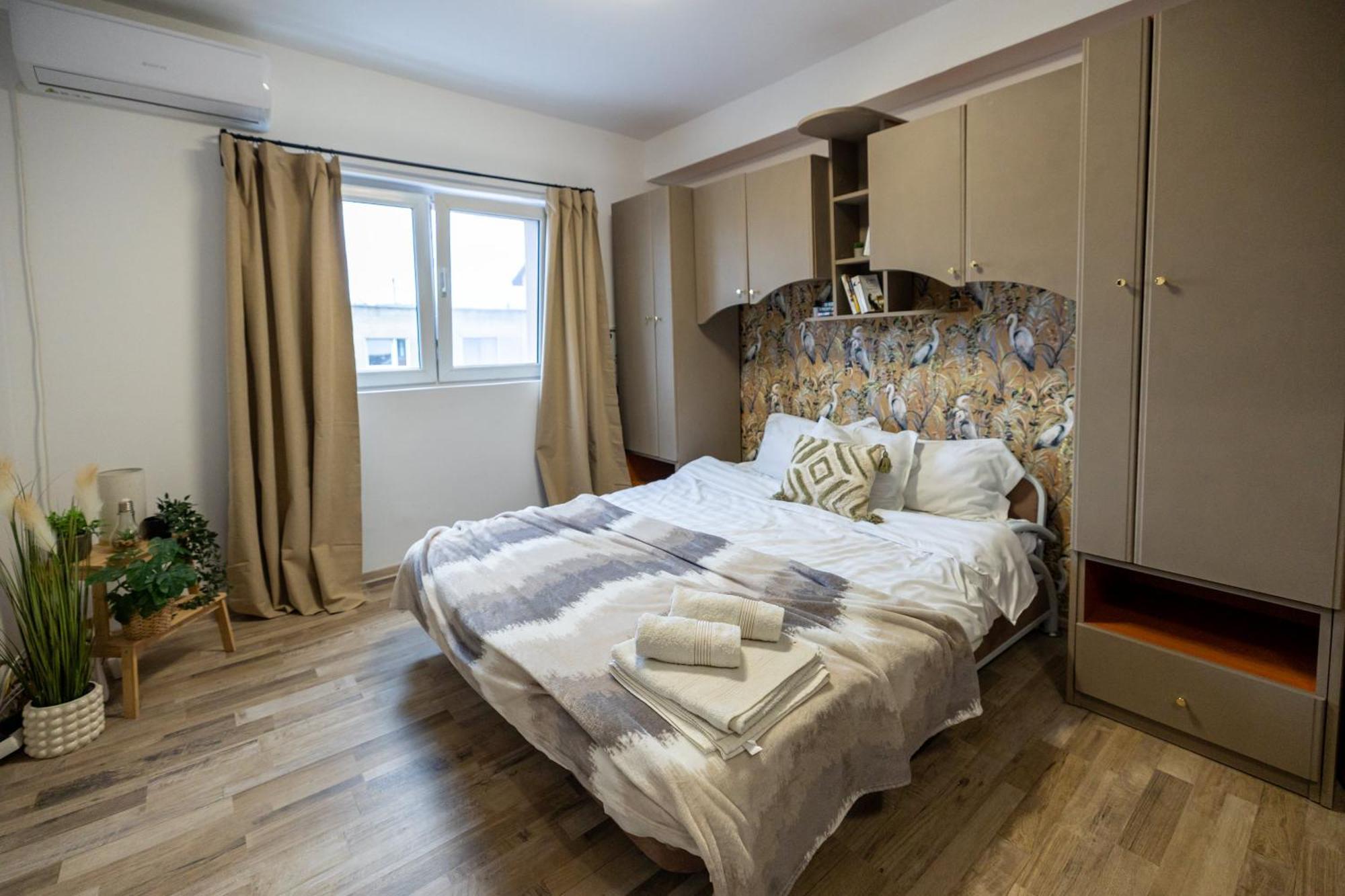 Cozy Retreat - Quiet, Premium Apartment